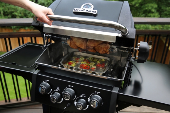 royal_390_shadow_gas_grill_824283sdw_l8_960x640.jpg